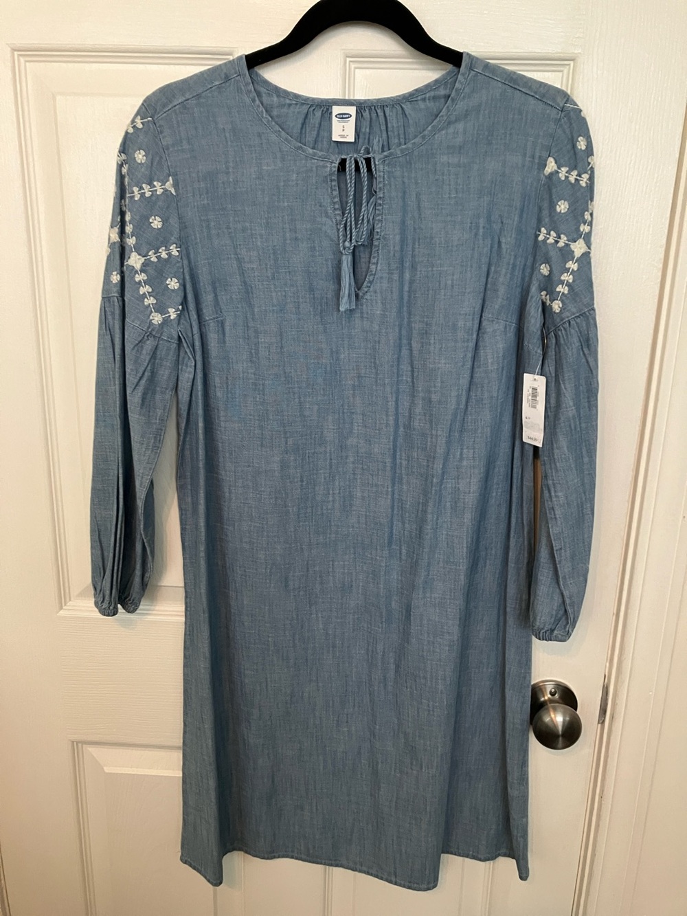 Old Navy Chambray Tie-Neck Long Sleeve Dress in Light Blue
